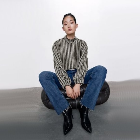 Zara Tops - EUC Zara butter cream & black houndstooth sweatshirt top, M